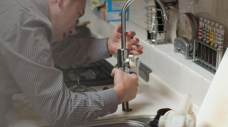 Expert burst pipe repair services in Woonsocket, SD